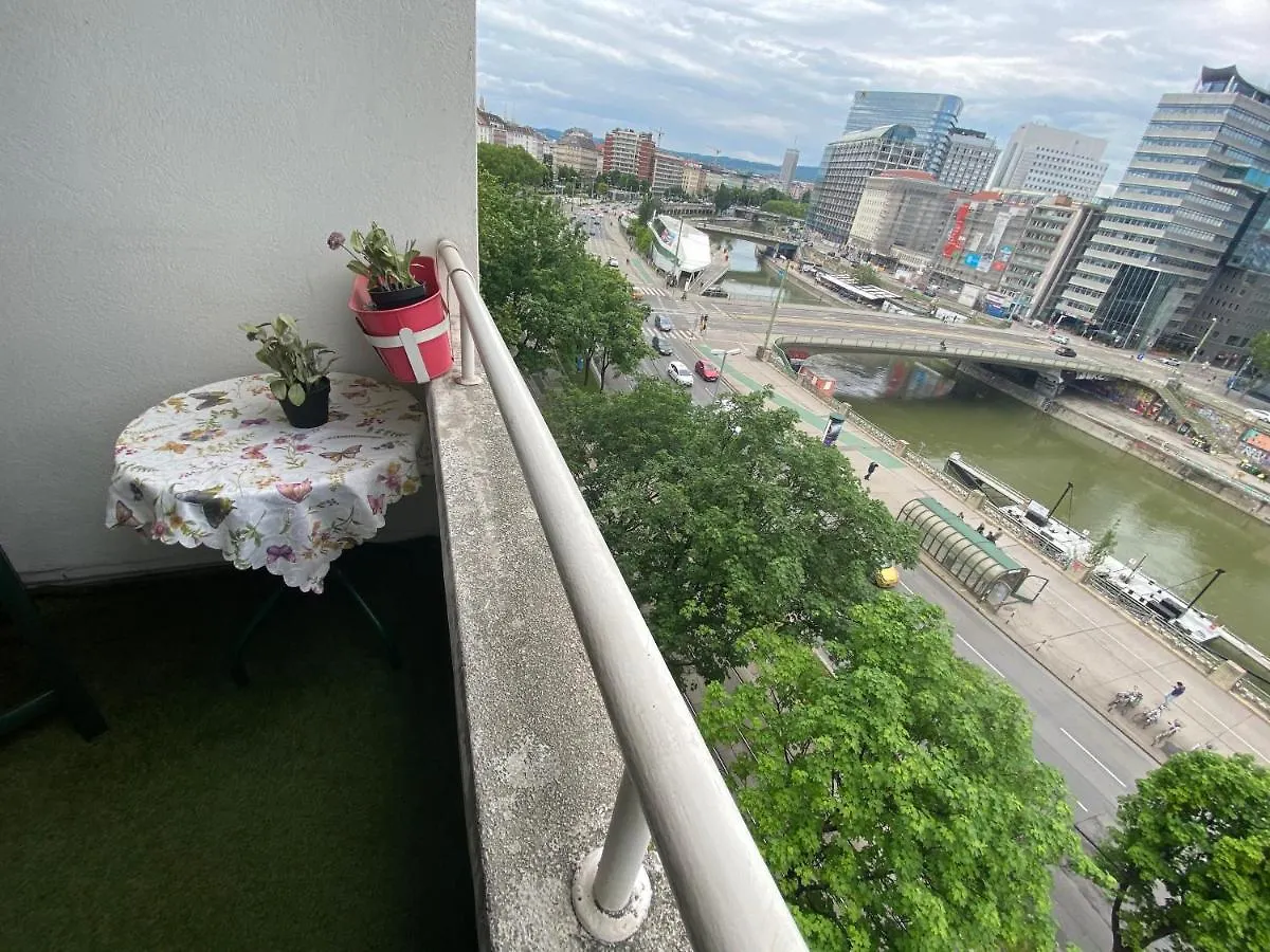 Apartment Domino