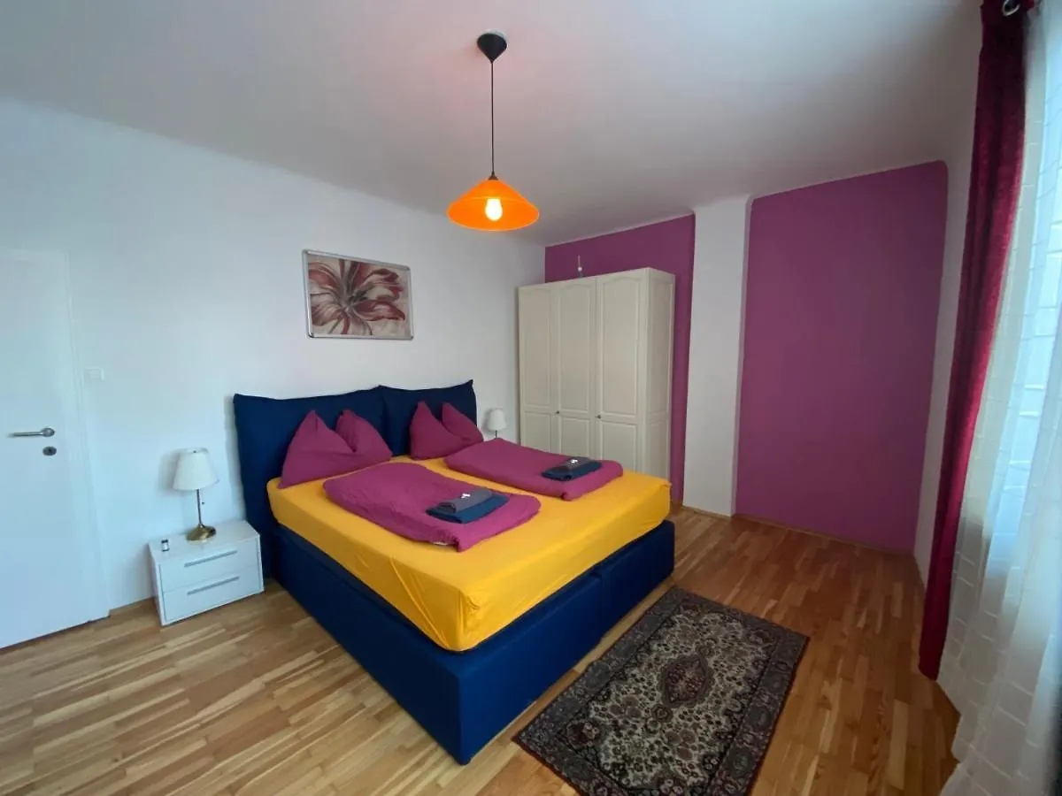 Apartment Domino
