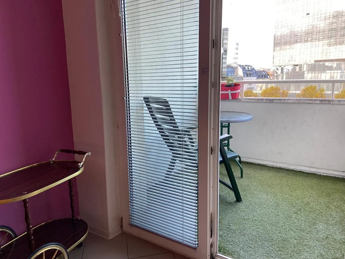 Apartment Domino