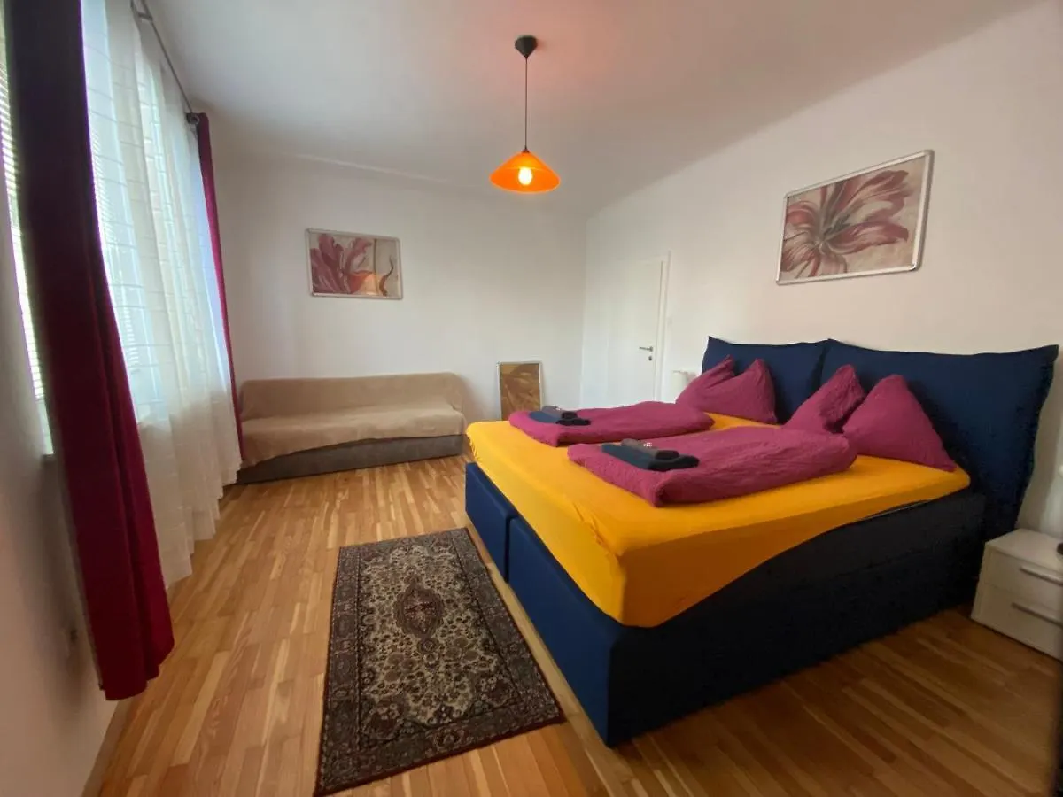 Apartment Domino